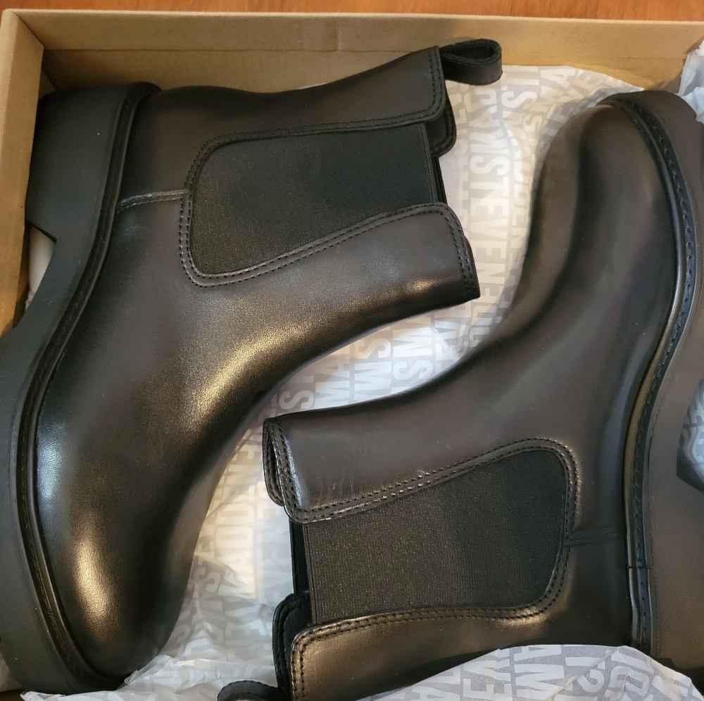Steve Madden Trap Chelsea Boot